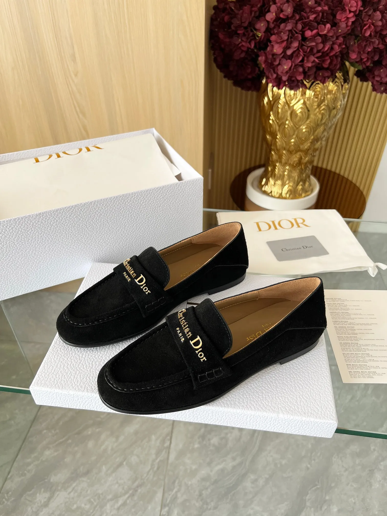 👟👟Ex-factory price 560👟👟 Dior's new spring and summer ultra-light series loafers are brand new. The layout strives to create fashionable classic items. New products created at the first major show of Paris Fashion Week. The inspiration is cleverly combined by D's chief designer on the perfect shoe shape. Paired with brand buckles, it is even more fashionable! Original version, perfect and exquisite workmanship!  ✔️Upper: original fabric ✔️Inner lining: imported sheepskin lining ✔️Sole: Italian genuine leather outsole ✔️Size: #35-41 (40 41 customized items are not returnable)